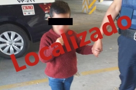 En la fotograf&iacute;a compartida en redes sociales se puede al ver peque&ntilde;o de la mano de una de las oficiales 