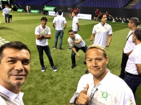 Leyendas del f&uacute;tbol se enfrentan en torneo "Star Sixes"