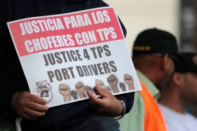 Un juez impide expulsar de EUA a 300.000 inmigrantes con protecci&oacute;n temporal