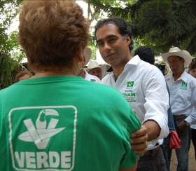 Escuch&oacute; solicitudes y demandas de agricultores 