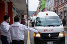 Revisan que operadores cumplan con la sanitizaci&oacute;n.