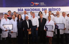 Hizo un reconocimiento p&uacute;blico a la destacada contribuci&oacute;n que realizan a la sociedad,