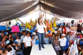 Al visitar el municipio de Palmar de Bravo, Alonso Hidalgo detall&oacute; que durante su gobierno proteger&aacute; a las mujeres