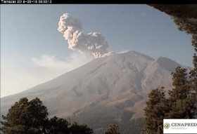 La primera gener&oacute; una columna eruptiva de mil 600 metros sobre el cr&aacute;ter